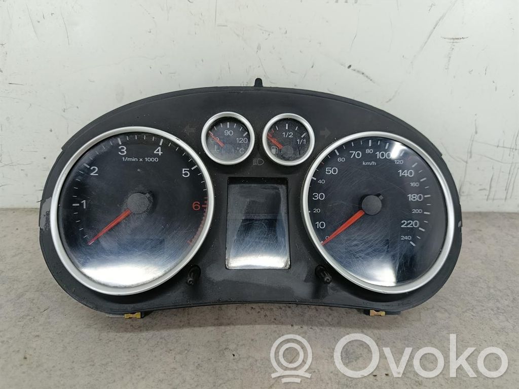 Audi A2 Geschwindigkeitsmesser Cockpit 
