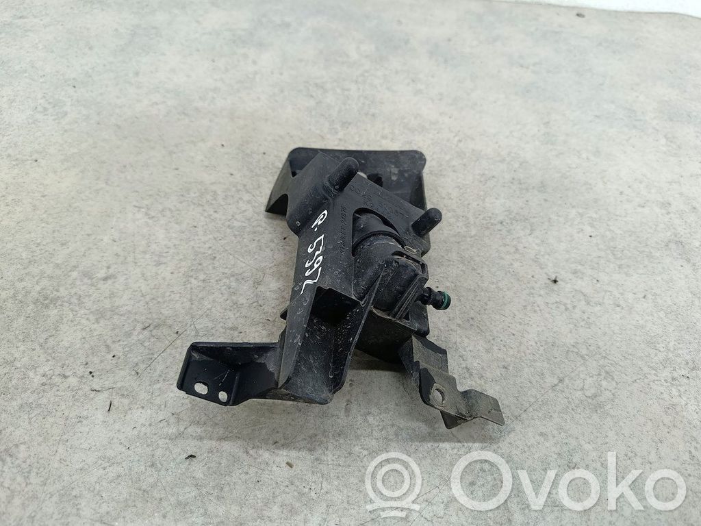 Mazda 5 Headlight washer spray nozzle 