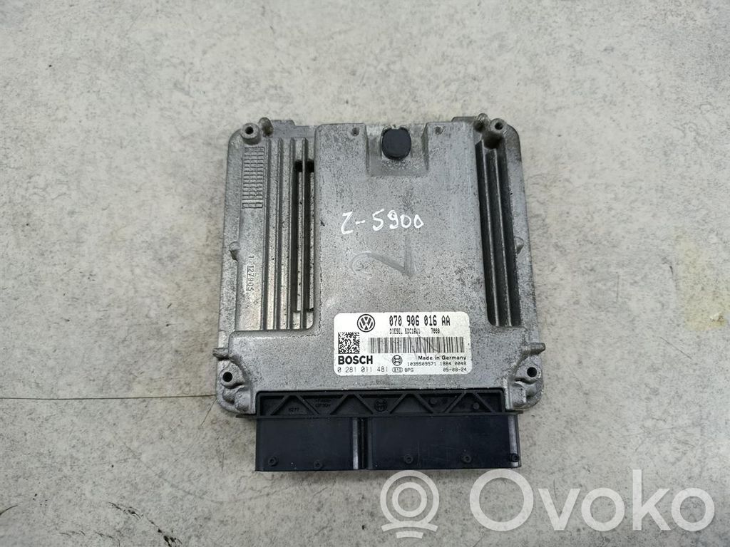 Volkswagen Touareg I Engine control unit/module ECU 