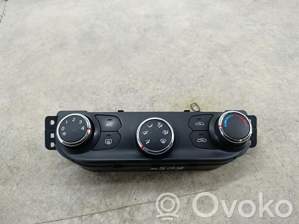 Console centrale, commande chauffage/clim