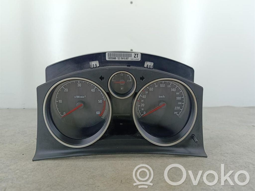 Opel Zafira B Nopeusmittari (mittaristo) 