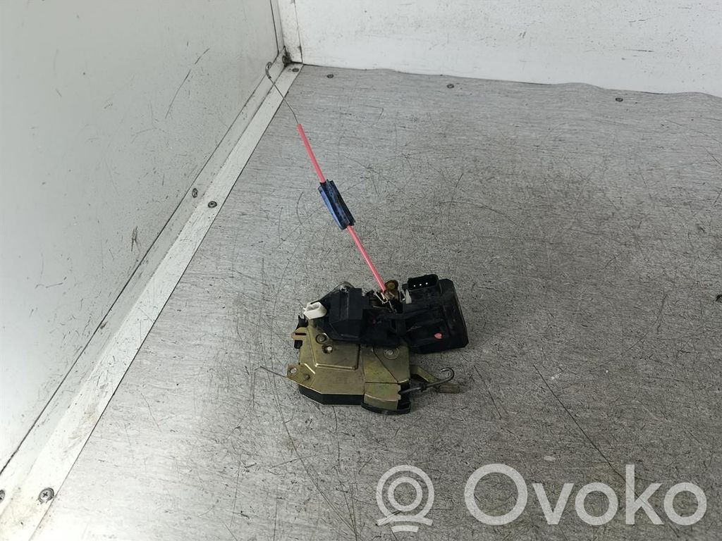 BMW 5 E34 Priekšpusē slēdzene 