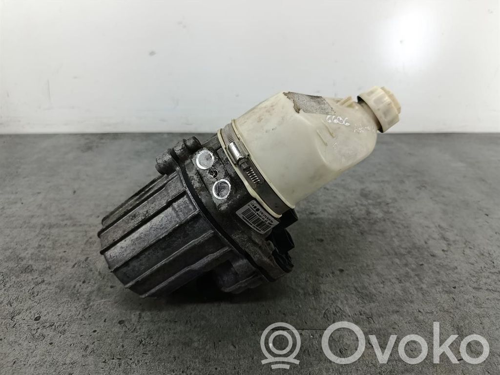 Opel Astra H Power steering pump 