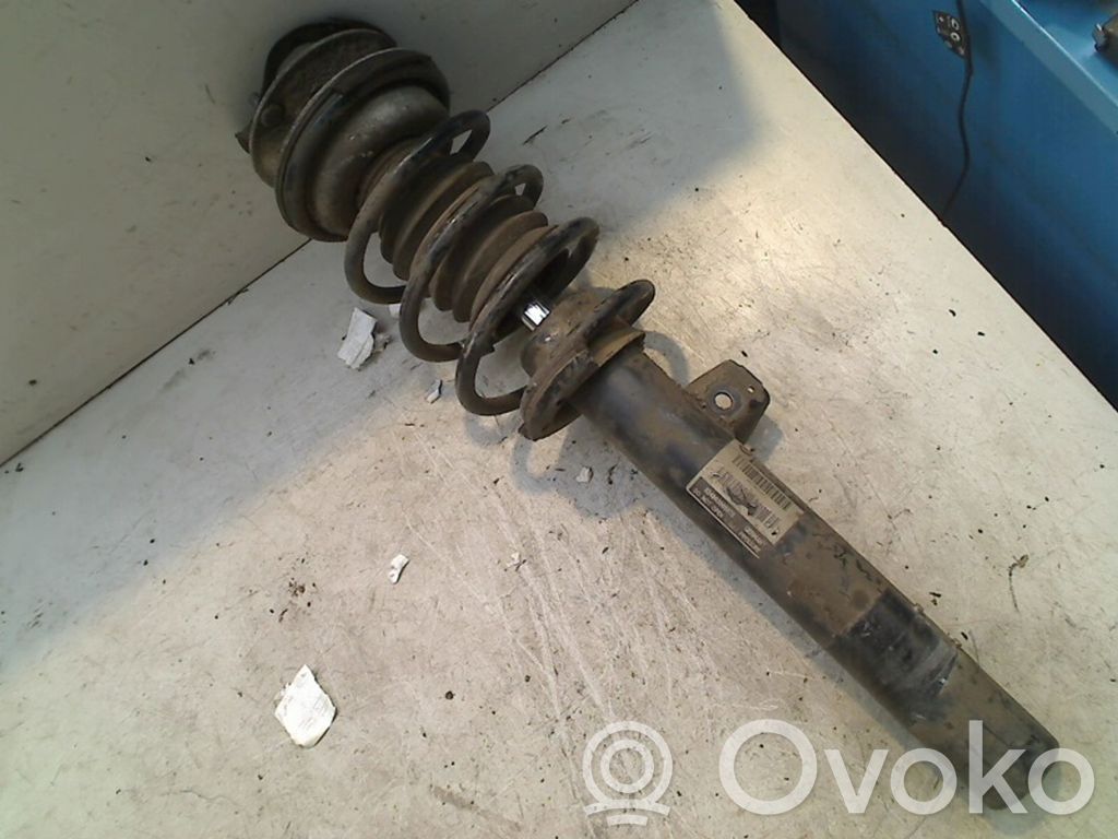 BMW 1 E82 E88 Amortyzator osi przedniej ze sprężyną 