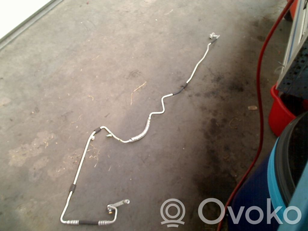 BMW 1 E81 E87 Ilmastointilaitteen putki (A/C) 