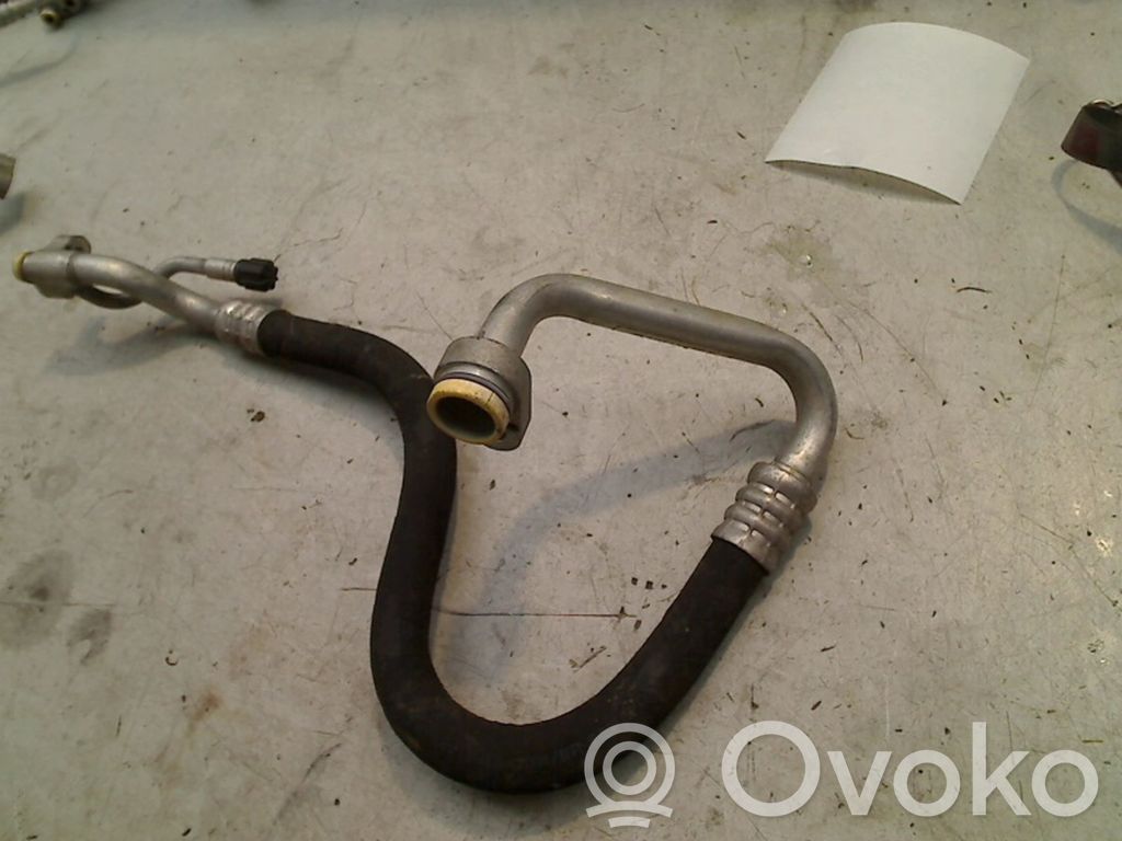 BMW 1 E81 E87 Ilmastointilaitteen putki (A/C) 