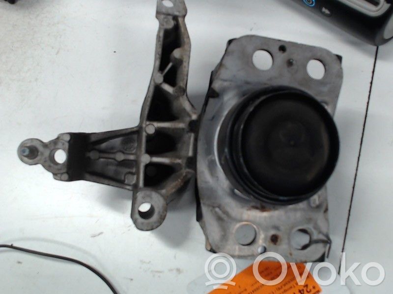Engine mount bracket   8200410267,8200410267