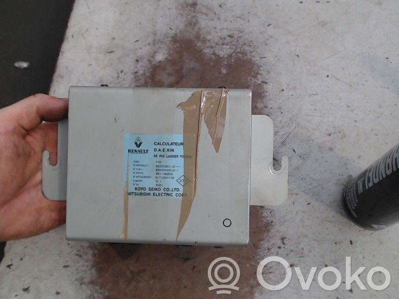 Ohjaustehostimen ohjainlaite/moduuli   8200090112,8200090112