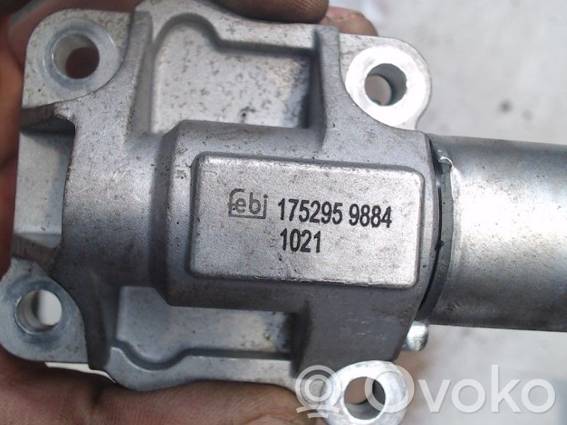 Volvo V70 Altra parte del vano motore 
