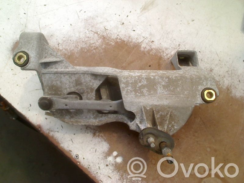 Front wiper linkage