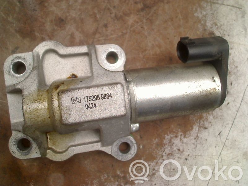 Volvo S60 Altra parte del vano motore 