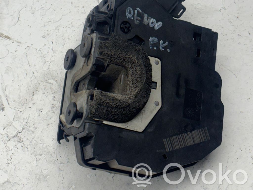 Loading door lock   825023007R,40727212,93867680