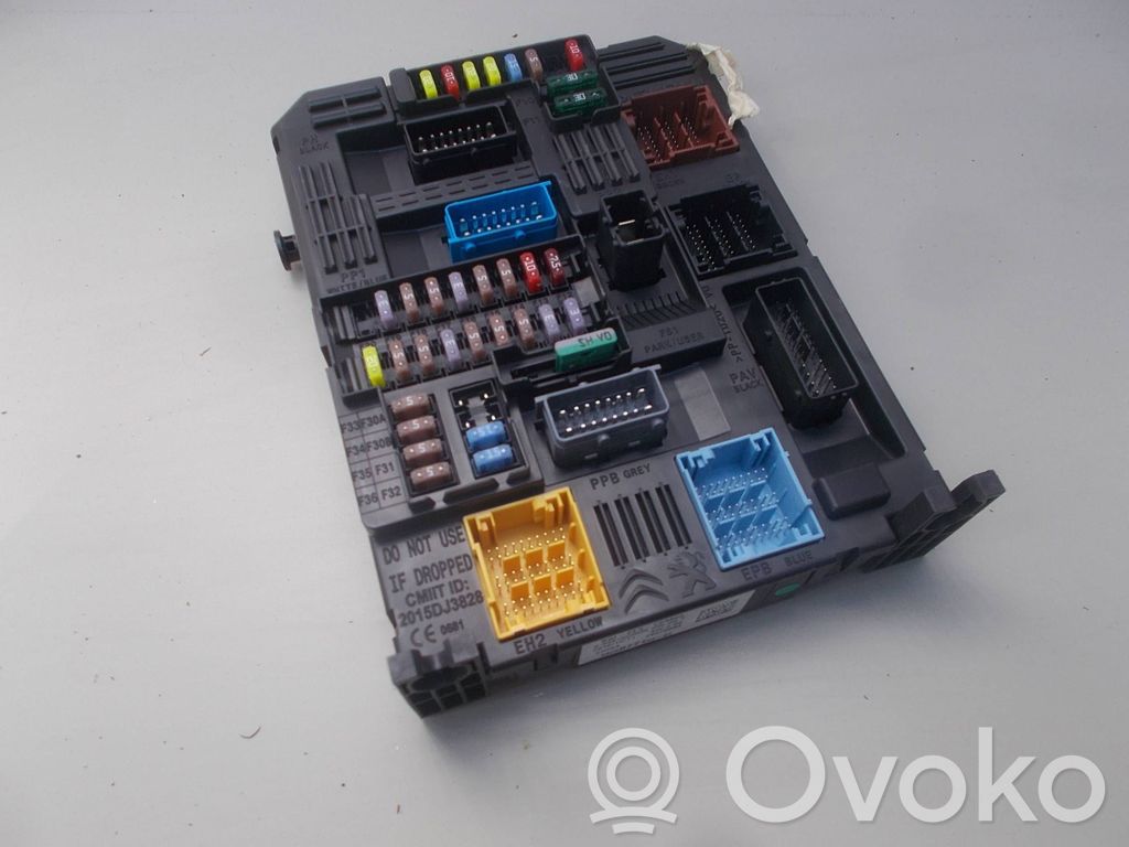 Citroen C3 Fuse module 