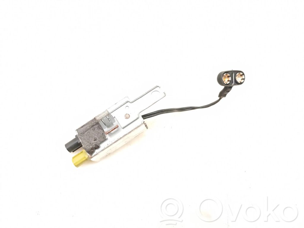 Tesla Model S Antenos stiprintuvas 
