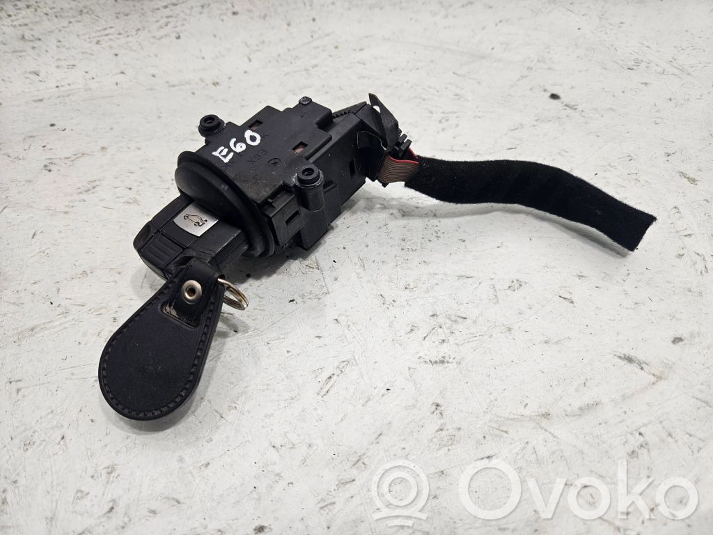 BMW 5 E60 E61 Užvedimo spynelė 