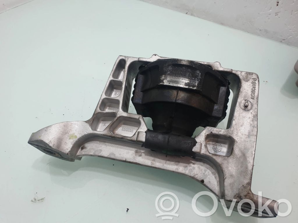 Volvo C30 Engine mount bracket 