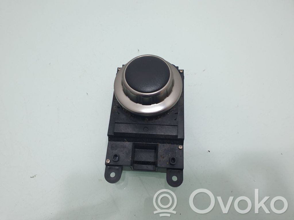 Head unit multimedia control   6944884