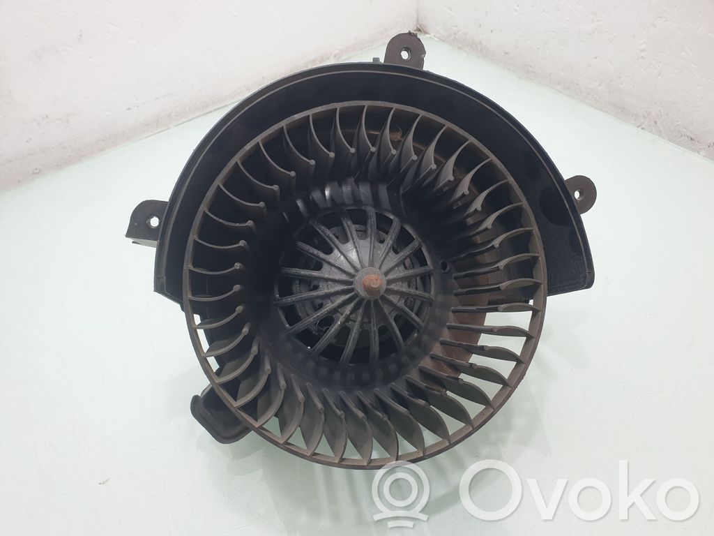Opel Zafira B Вентилятор печки 