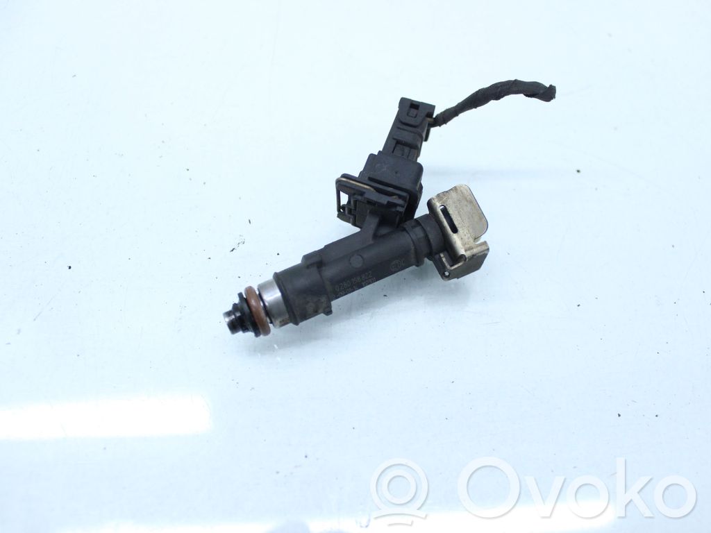 Opel Zafira C Inyector de combustible 