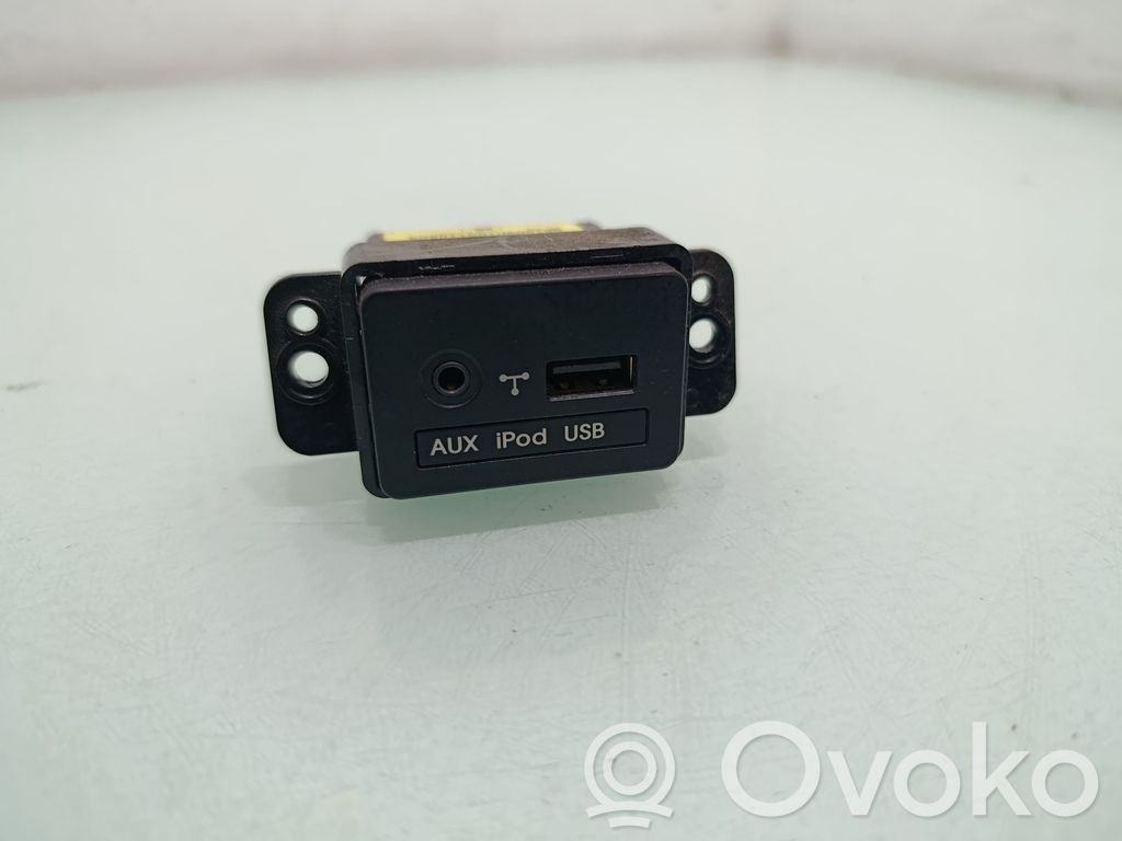 KIA Sorento USB socket connector 