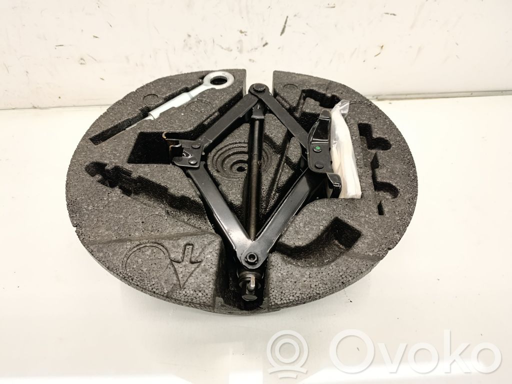 Volvo V70 Tool set 