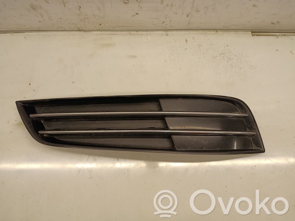 Audi A8 S8 D4 4H Grotelės apatinės (trijų dalių) 