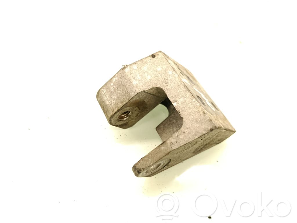 Engine mounting bracket   31359644