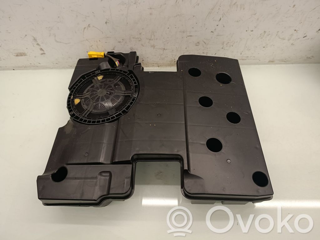 Peugeot 5008 II Altavoz subwoofer 
