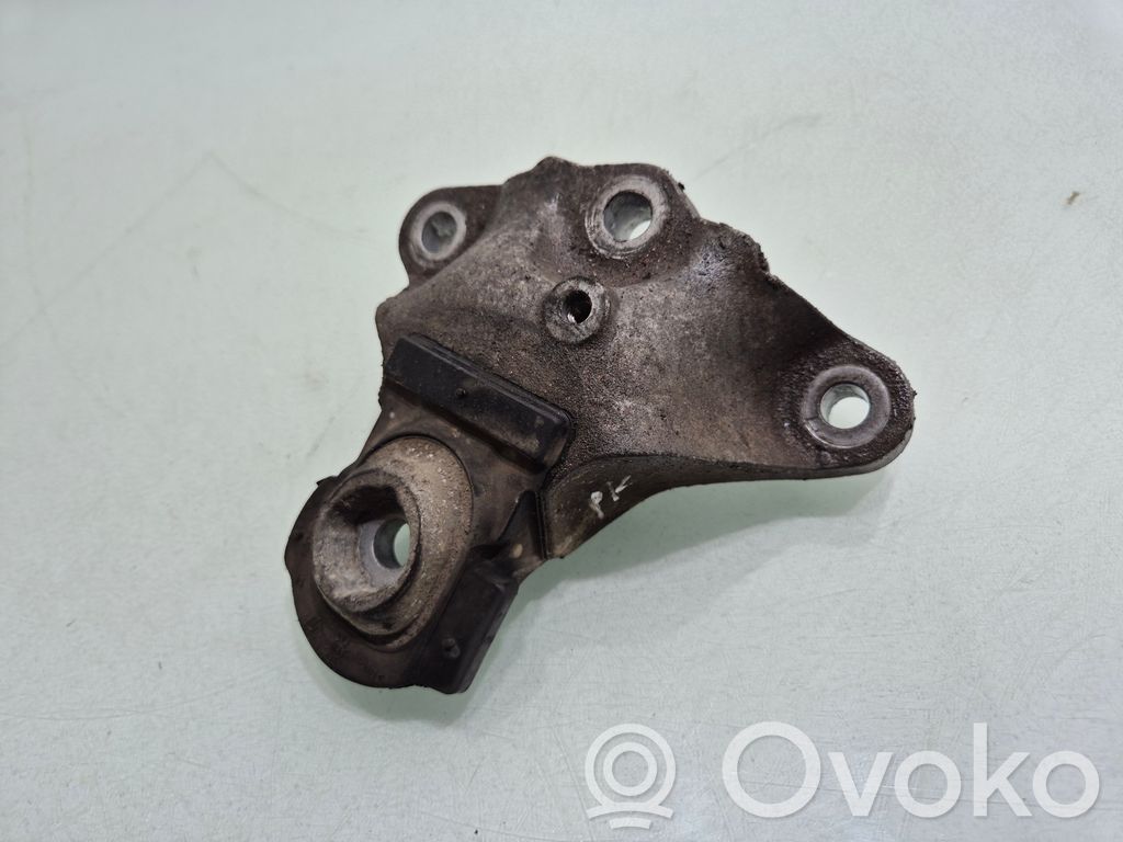 Volvo S60 Engine mounting bracket 
