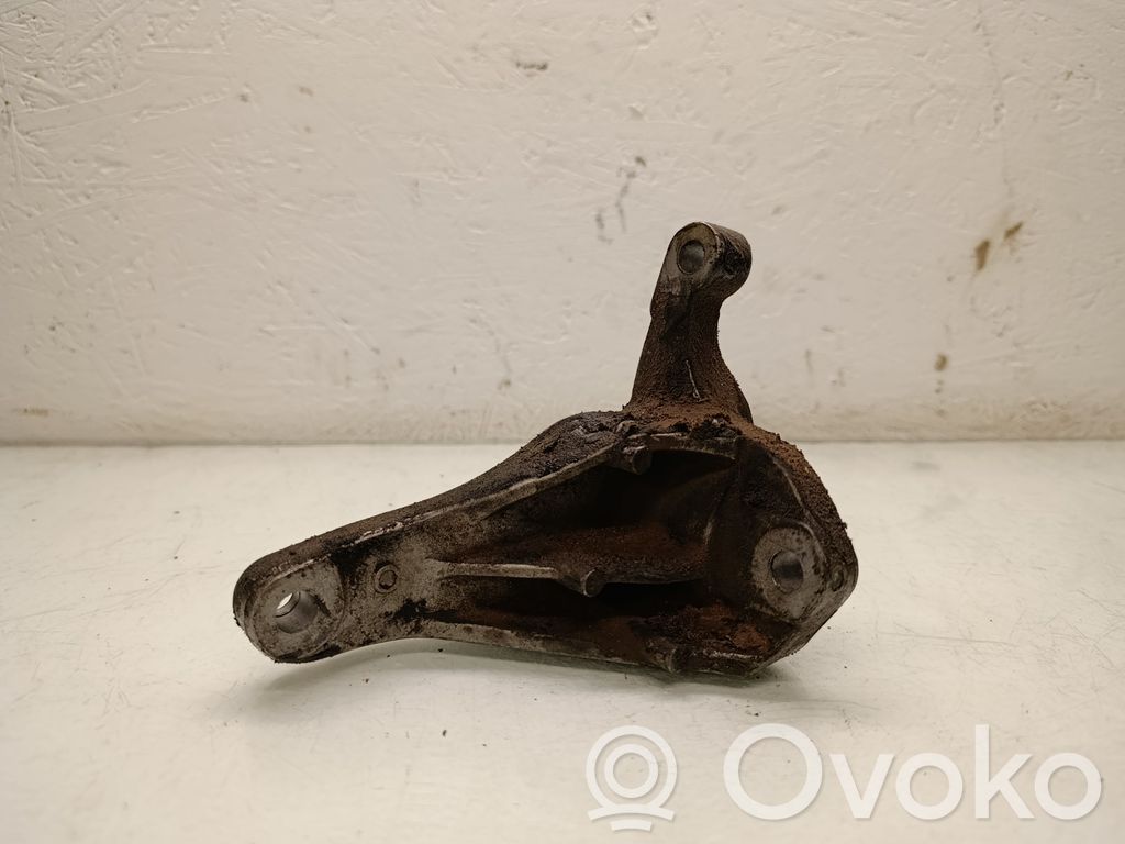 Volvo V50 Engine mounting bracket 