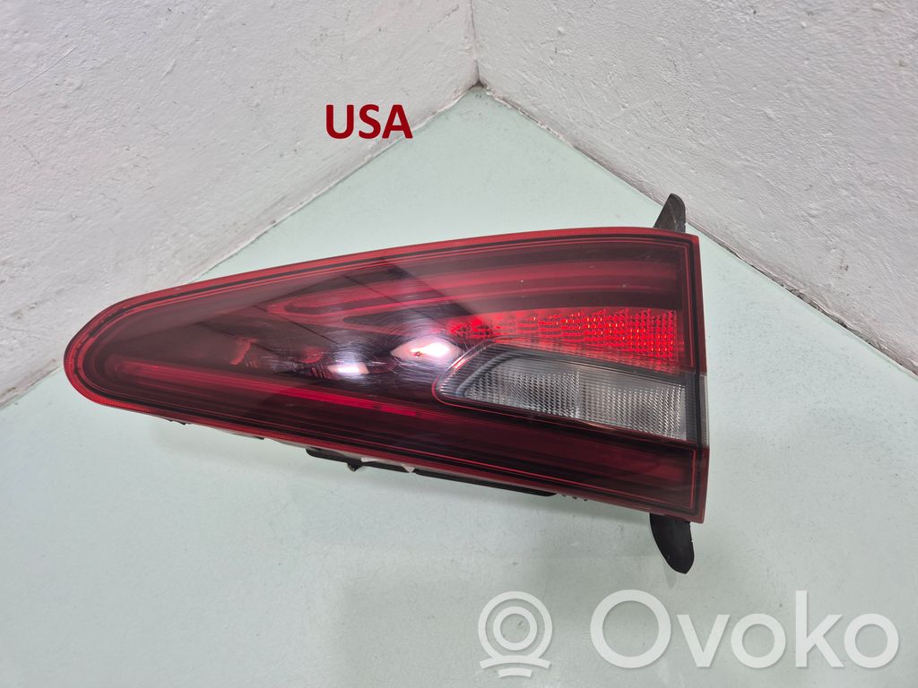 Alfa Romeo Stelvio Takaluukun takavalot 