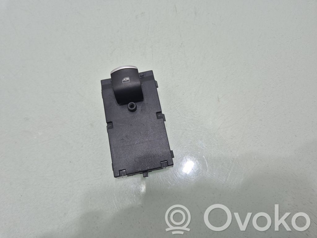 Sähkötoimisen ikkunan ohjauskytkin   01561092280