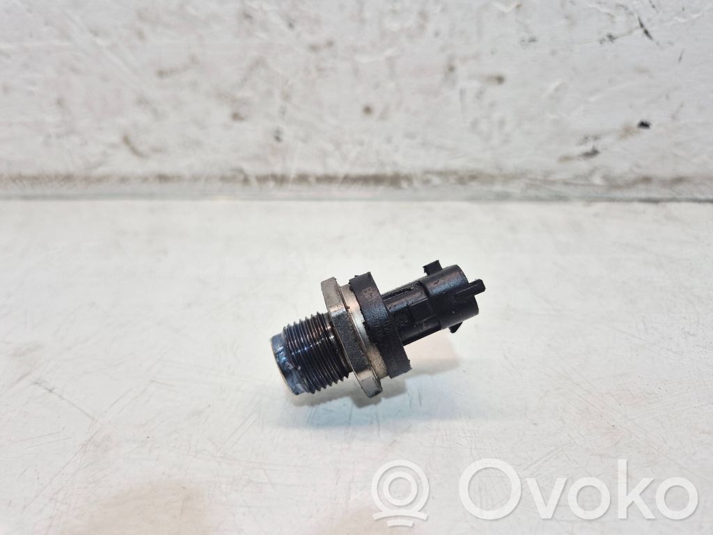 Sensor de presión de combustible   0281002937