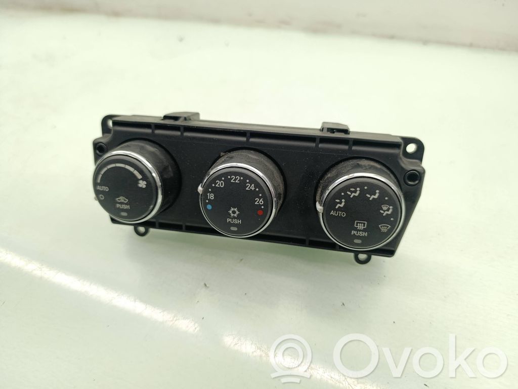 Panel klimatyzacji   P55111846AE