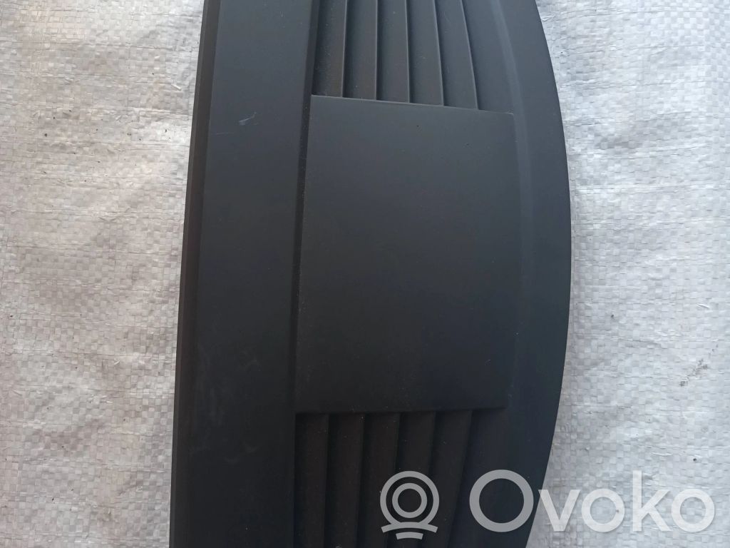 BMW 3 E92 E93 Lango oro grotelės 