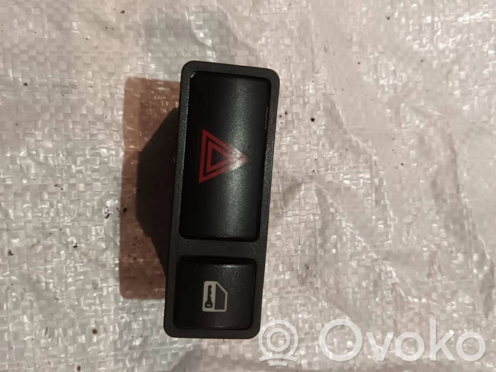 Hazard light switch   8368920