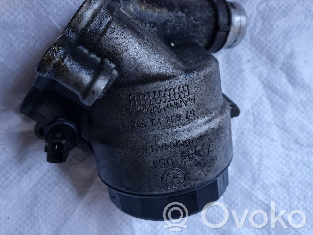 BMW 3 E90 E91 Öljynsuodattimen kannake 