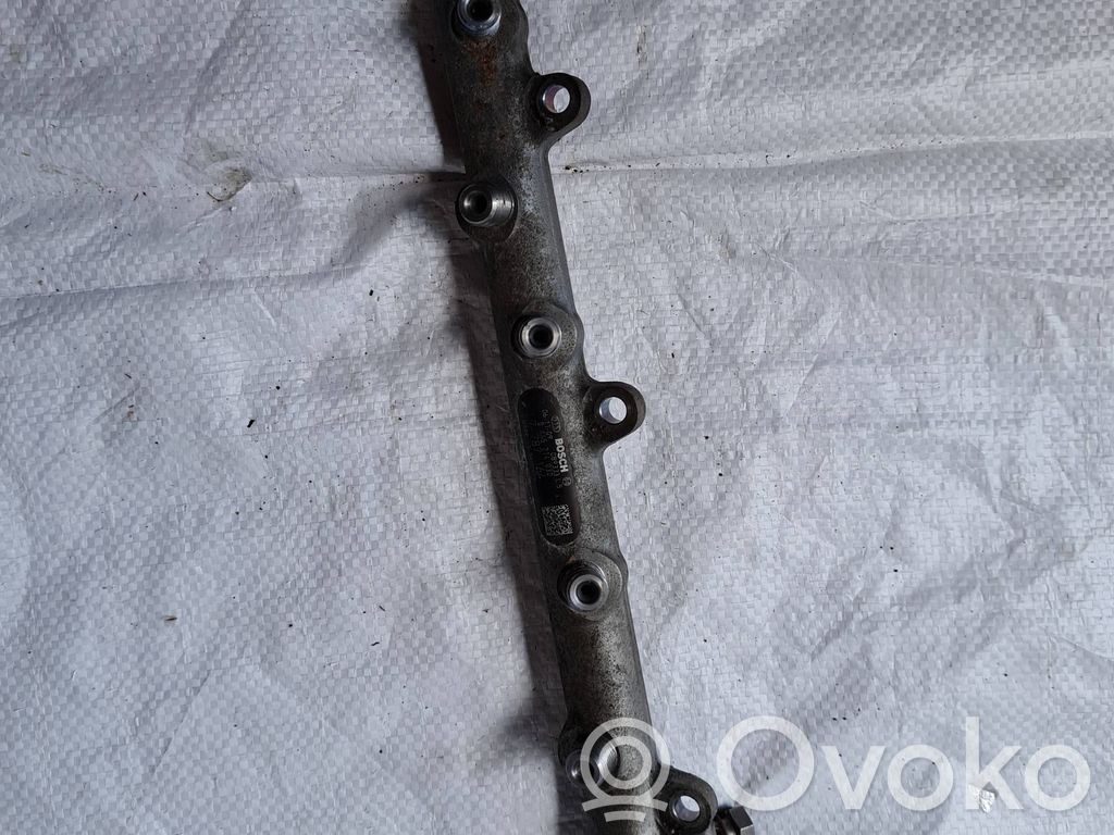 Fuel main line pipe   7787164