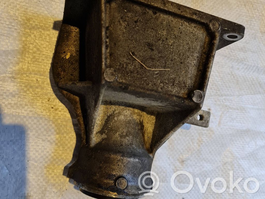 Driveshaft support bearing bracket   7527386