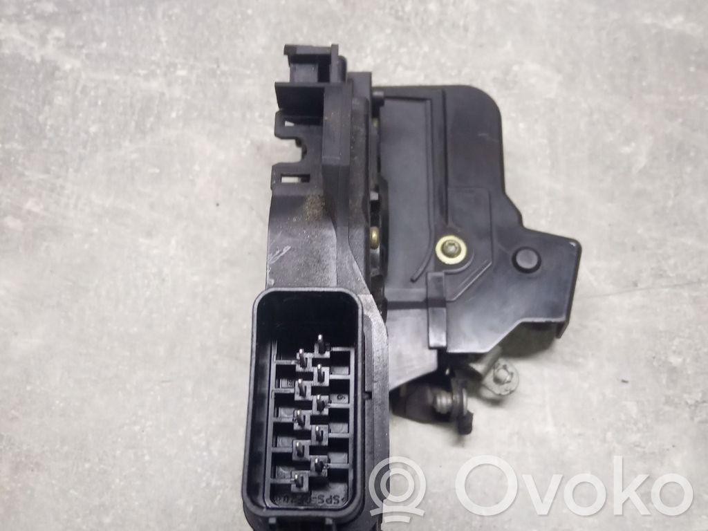 Ford Focus Priekšpusē slēdzene 