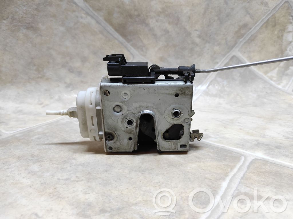Audi A4 S4 B5 8D Etuoven lukko 