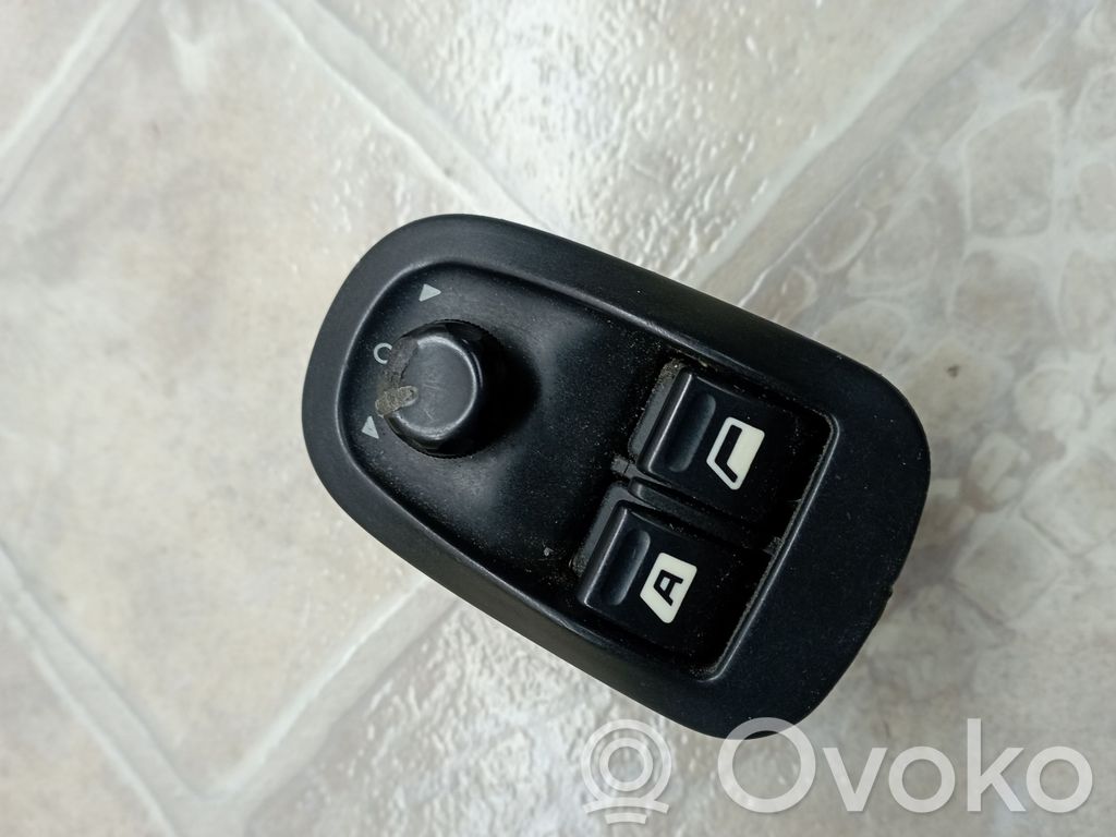 Peugeot 206 Electric window control switch 