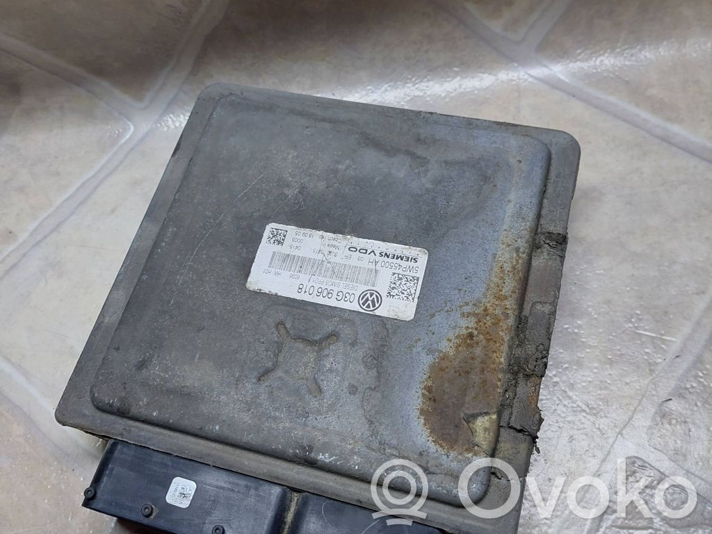 Volkswagen PASSAT B6 Engine control unit/module 