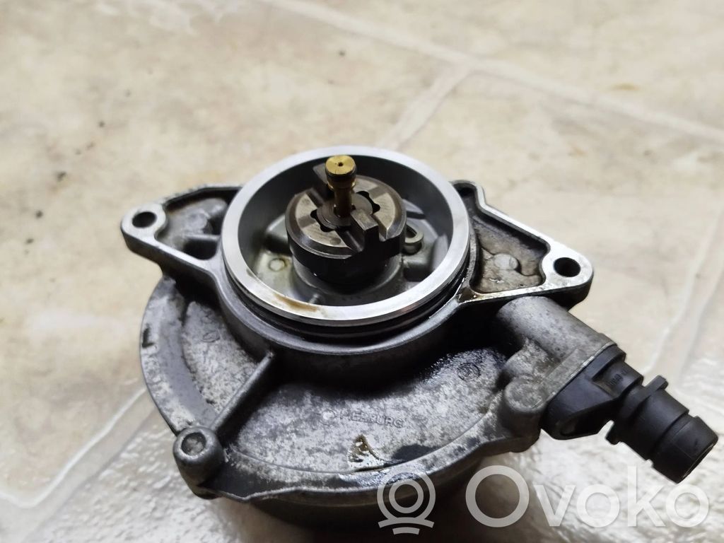 Audi A6 S6 C5 4B Vacuum pump 