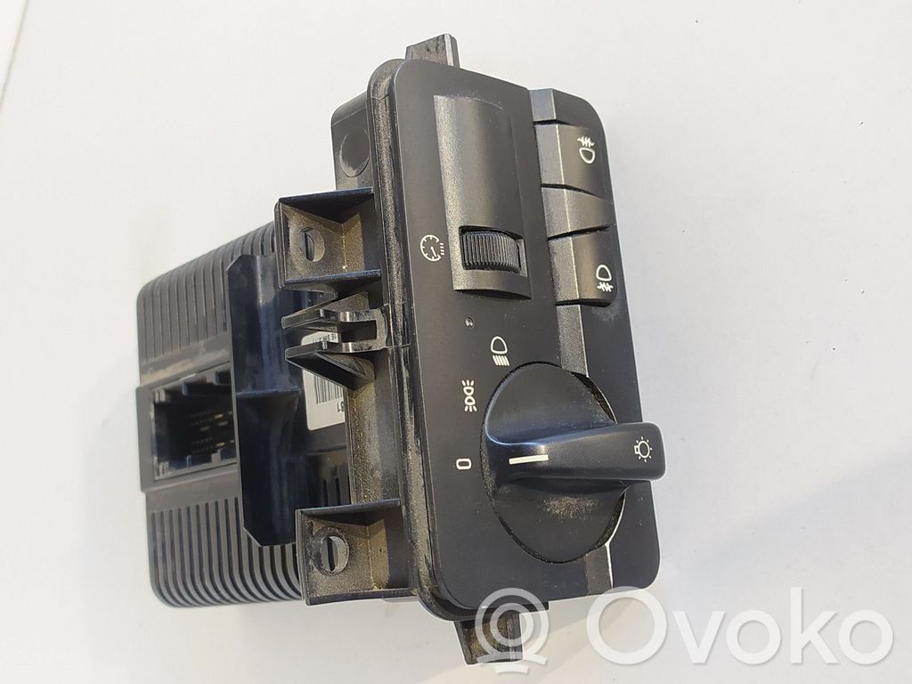 Light switch   6923481
