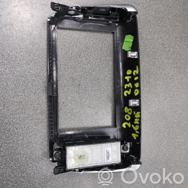 Peugeot 208 I Rămă unitate radio/GPS 
