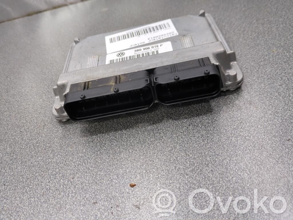 Volkswagen PASSAT B5.5 Engine control unit/module 