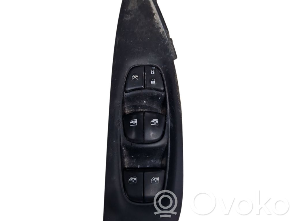 Nissan Qashqai Przyciski szyb 