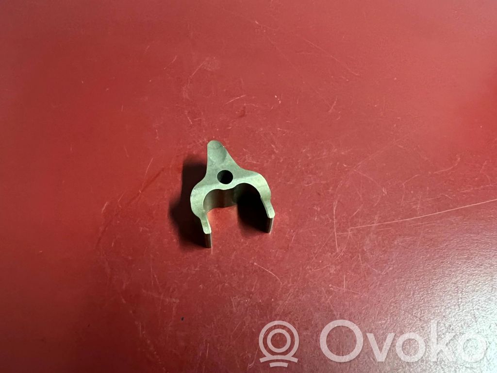 BMW X1 F48 F49 Abrazadera del inyector de combustible 