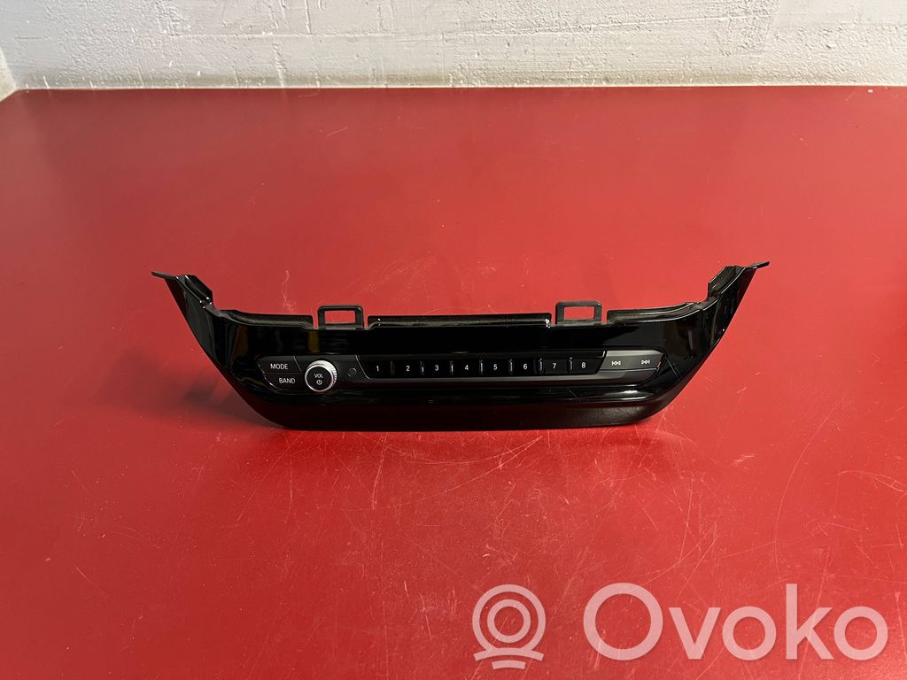 BMW X3 G01 Garso reguliavimo jungtukas 